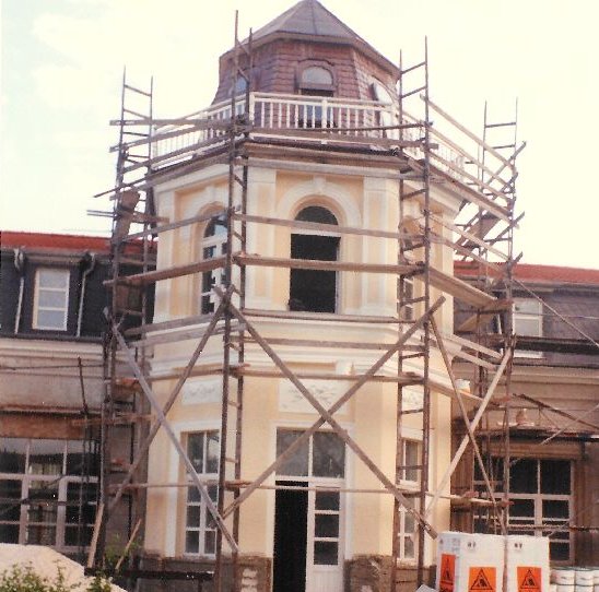 fassade_schloss_neuhof_mai1994_1